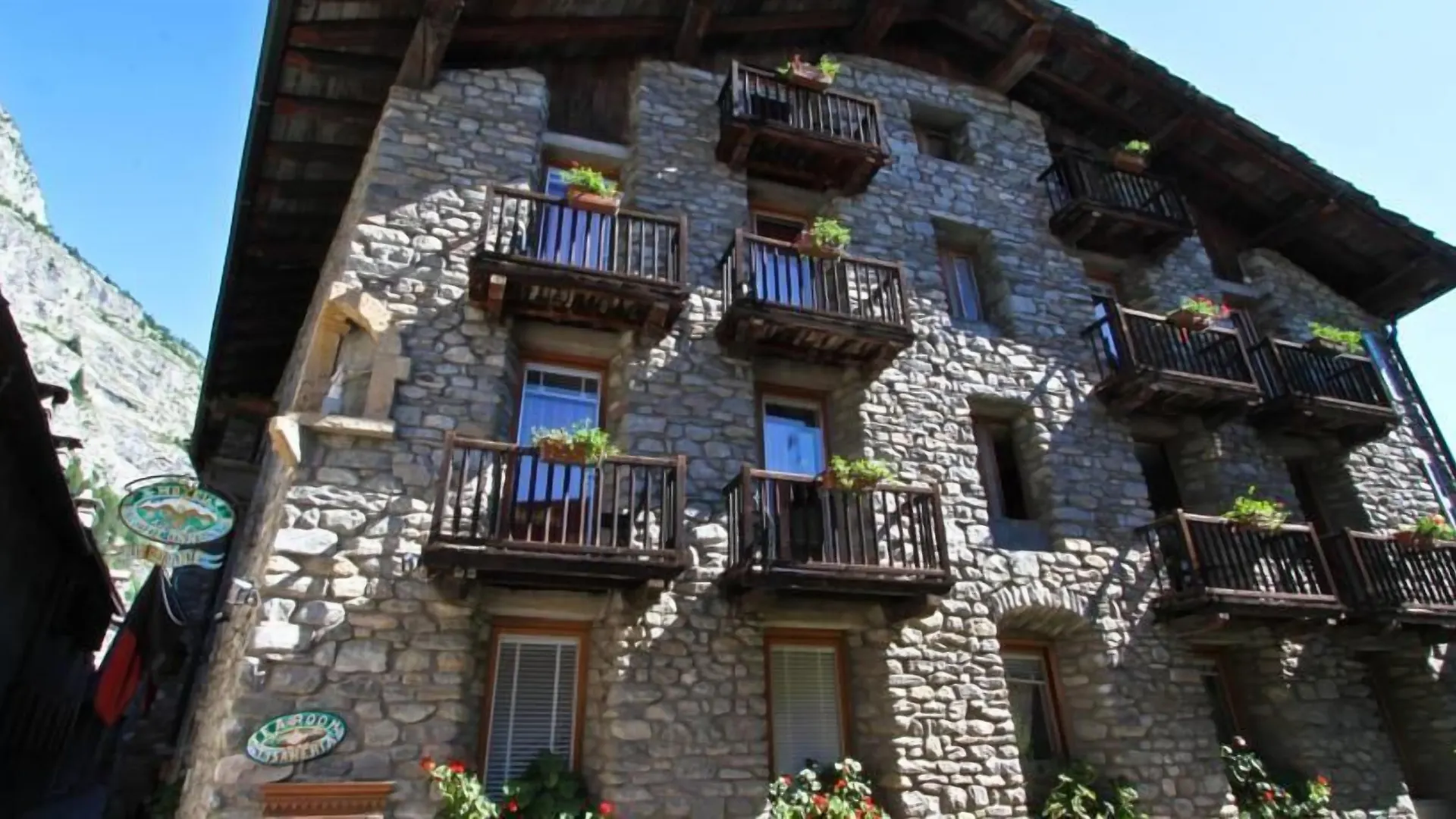 8 Hotel per Famiglie vicino alla Funivia Checrouit che Funzionano