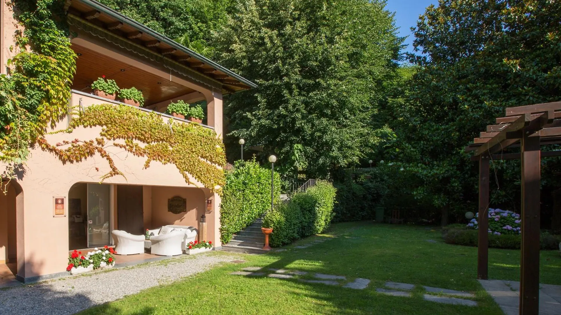 5 Resort Vicino alla Basilica di Sant'Abbondio da Prenotare