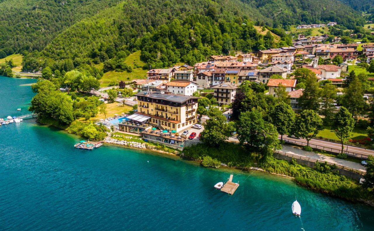 Soggiornare vicino al Porto di Limone: 4 Hotel Centrali a Confronto